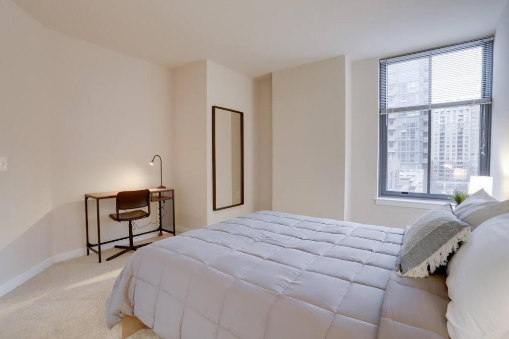 Upscale Comfort Next To Metro And Dining Арлингтон Экстерьер фото