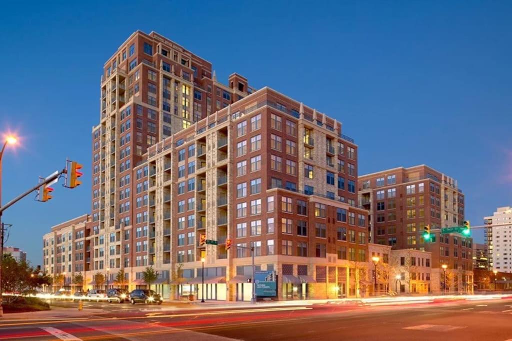 Upscale Comfort Next To Metro And Dining Арлингтон Экстерьер фото