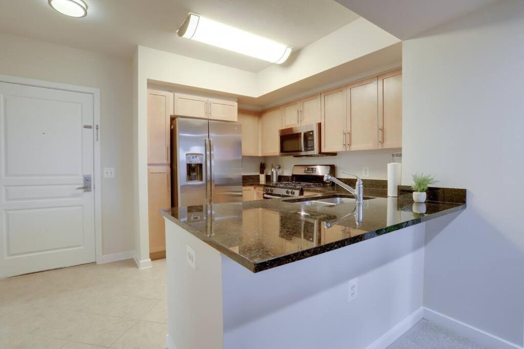 Upscale Comfort Next To Metro And Dining Арлингтон Экстерьер фото
