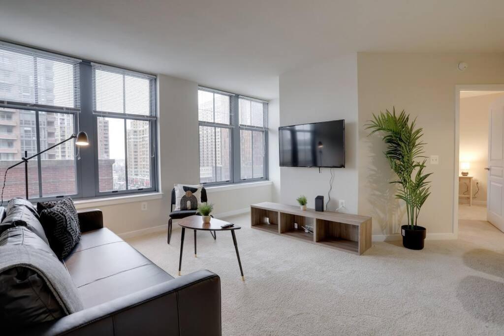 Upscale Comfort Next To Metro And Dining Арлингтон Экстерьер фото